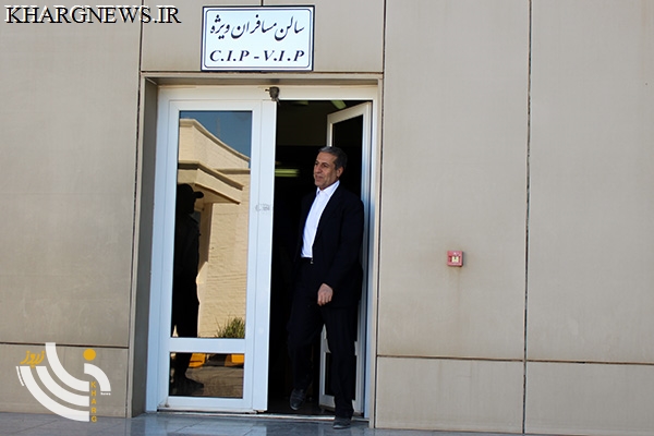 حضور استاندار بوشهر  و هیئت همراه به جزیره خارگ 8