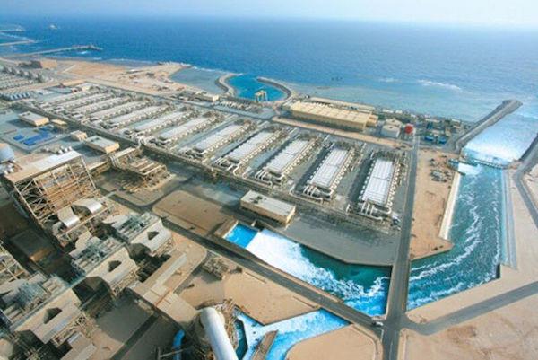 استاندار بوشهر: ظرفیت تولید آب از شیرین‌سازی آب دریا در استان افزایش می‌یابد