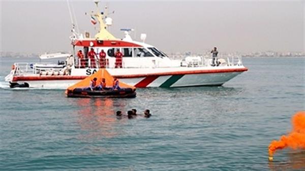 شش خدمه موتور لنج باری از خطر مرگ نجات یافتند