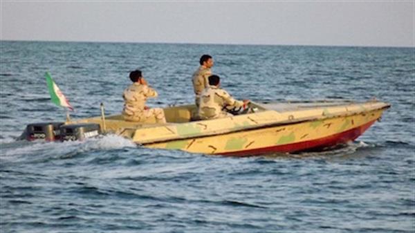شناور حامل قاچاق در آب‌های استان بوشهر توقیف شد