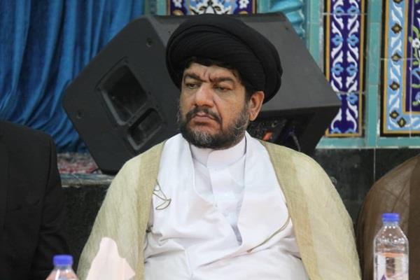 شهدا قهرمانان حقیقی جامعه هستند