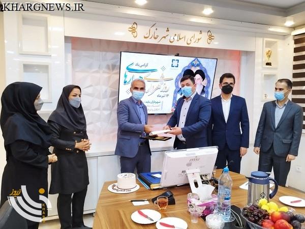 تقدیر رییس و اعضای شورای اسلامی شهر از شهردار خارگ به مناسبت روز شهرداری ها