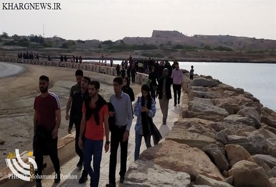 پیاده روی خانوادگی در جزیره خارگ 8