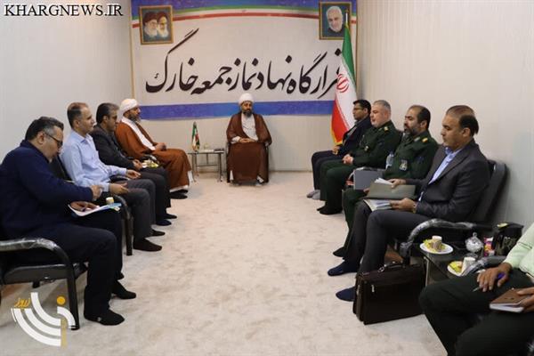 امام جمعه خارگ: دشمنان نوجوان ایرانی را هدف گرفته‌اند