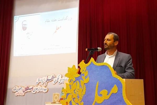 معلمان نقش بسزایی در آینده فرزندان کشور دارند