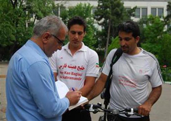 تیم دوچرخه سواری ایران با شعار 'خلیج همیشه فارس ' وارد آنکارا شد