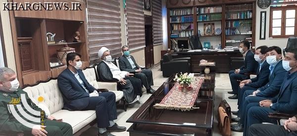 دیدار، امام جمعه، بخشدار ویژه، فرمانده سپاه ثارالله، اعضای شورای شهر و شهردار خارگ با استاندار بوشهر