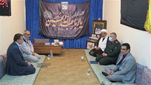 دیدار فرمانده سپاه ثار الله خارگ با امام جمعه جزیره به مناسبت هفته دفاع مقدس