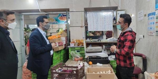 کسبه خارگ اجناس خود را با تخفیف به اهالی جزیره می‌فروشند