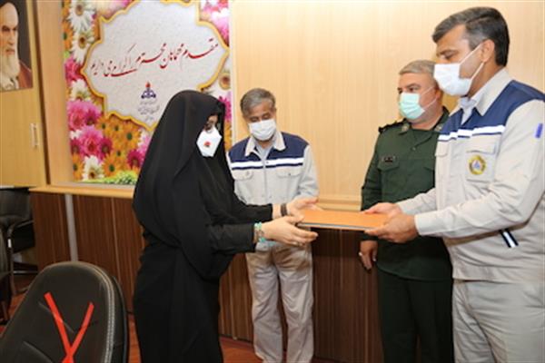 به مناسبت هفته عفاف و حجاب، تعدادی از بانوان شاغل در پایانه نفتی خارگ تجلیل شدند