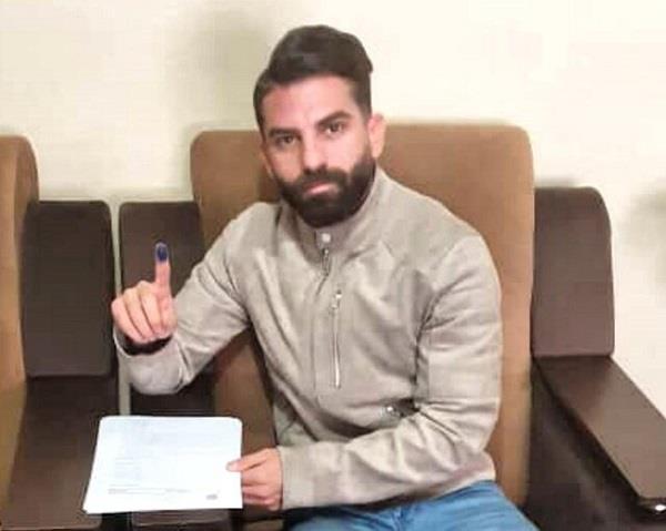 اسماعیل شریفات شاهینی شد