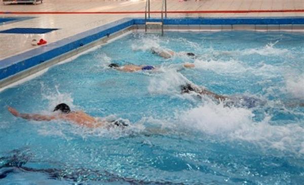 مسابقات شنا با حضور 70 شناگر در جزیره خارگ برگزار شد
