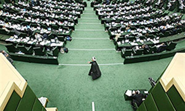 بازدید اعضای کمیسیون انرژی از تاسیسات نفتی جزیره خارک و نیروگاه اتمی بوشهر